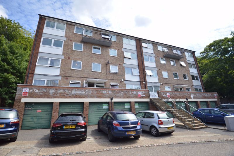 2 bed flat for sale in Moulton Rise, Luton LU2 Zoopla