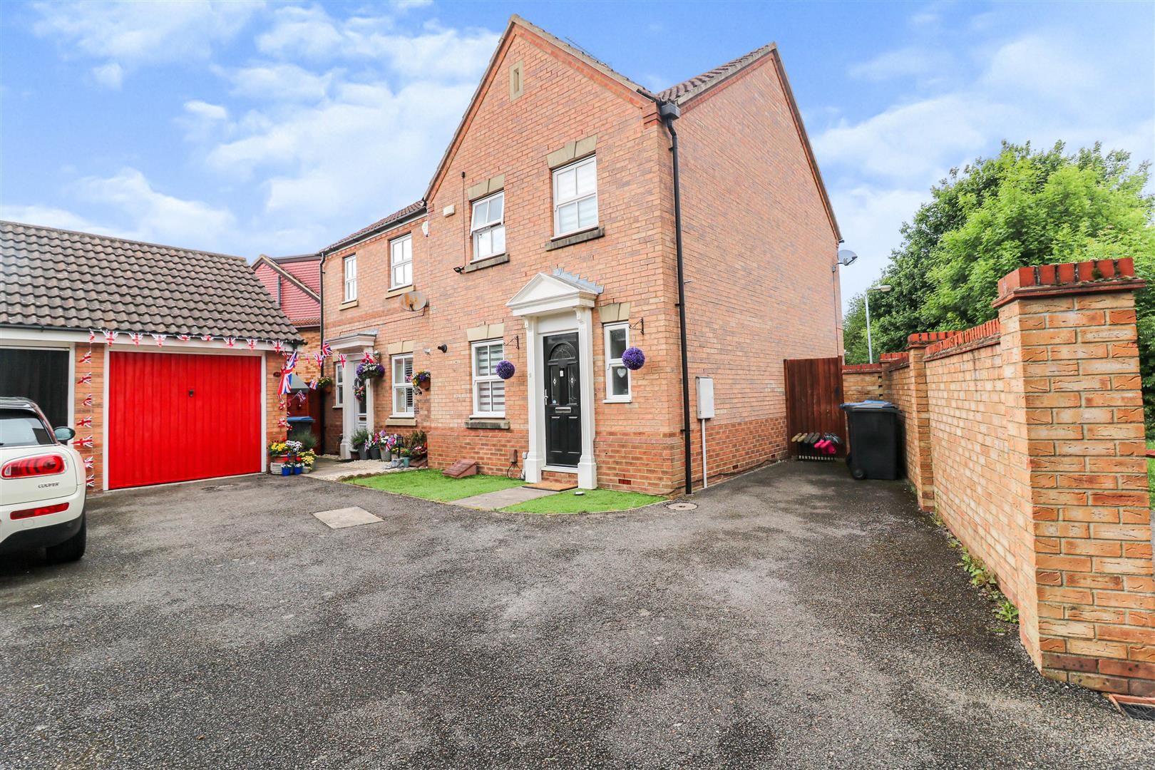 3 bed semidetached house for sale in Doulton Close, Church Langley