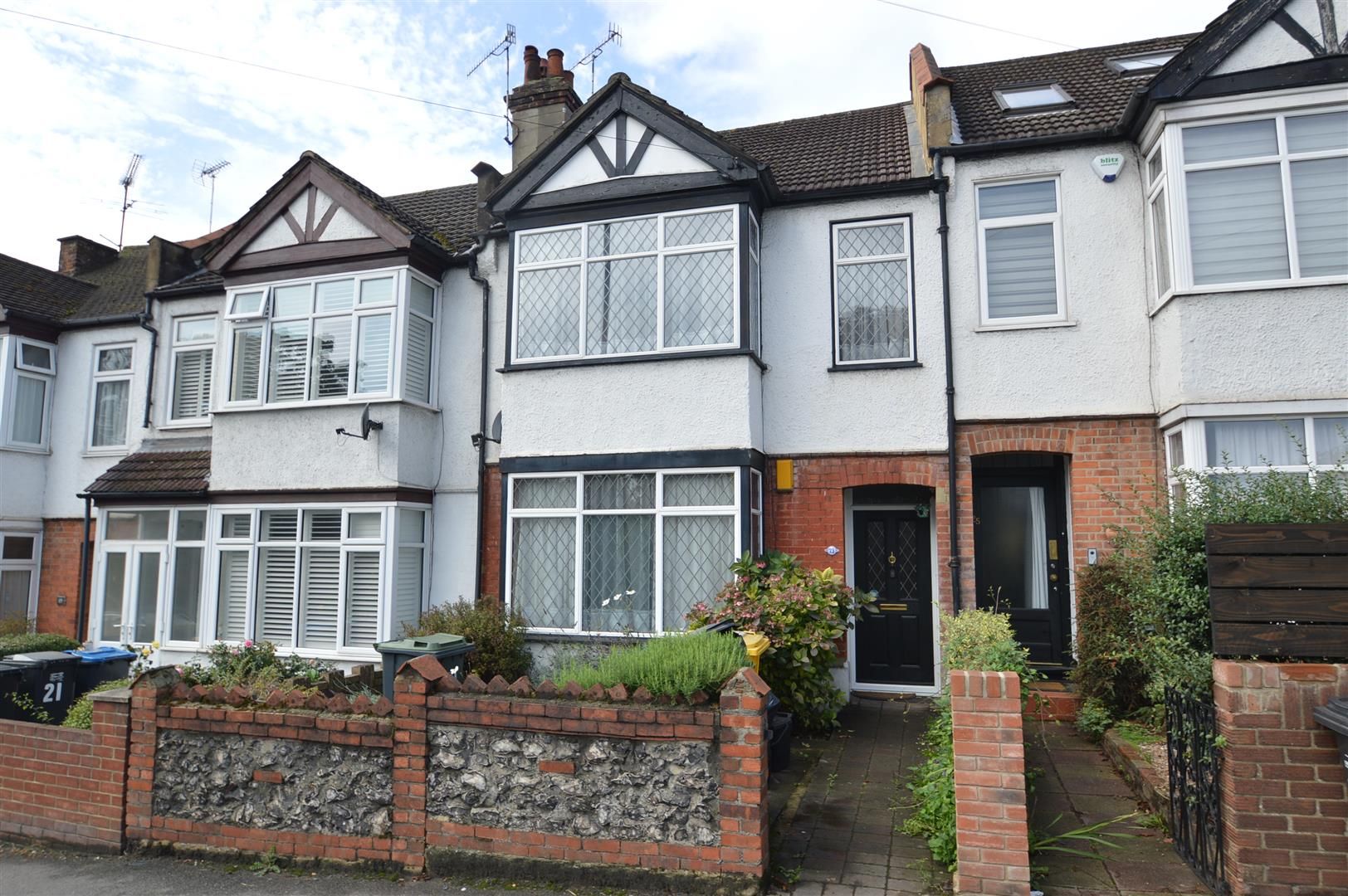 3 bed property for sale in Woodcote Grove Road, Coulsdon CR5 Zoopla