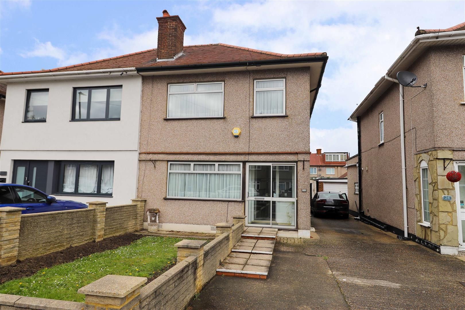 3 bed semidetached house for sale in Kingshill Avenue, Northolt UB5
