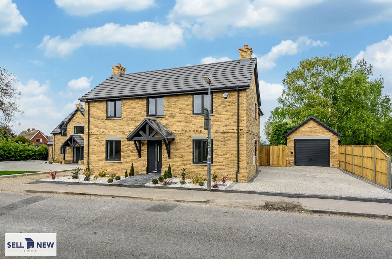 New home, 4 bed detached house for sale in Manor Road, Barton Le Clay