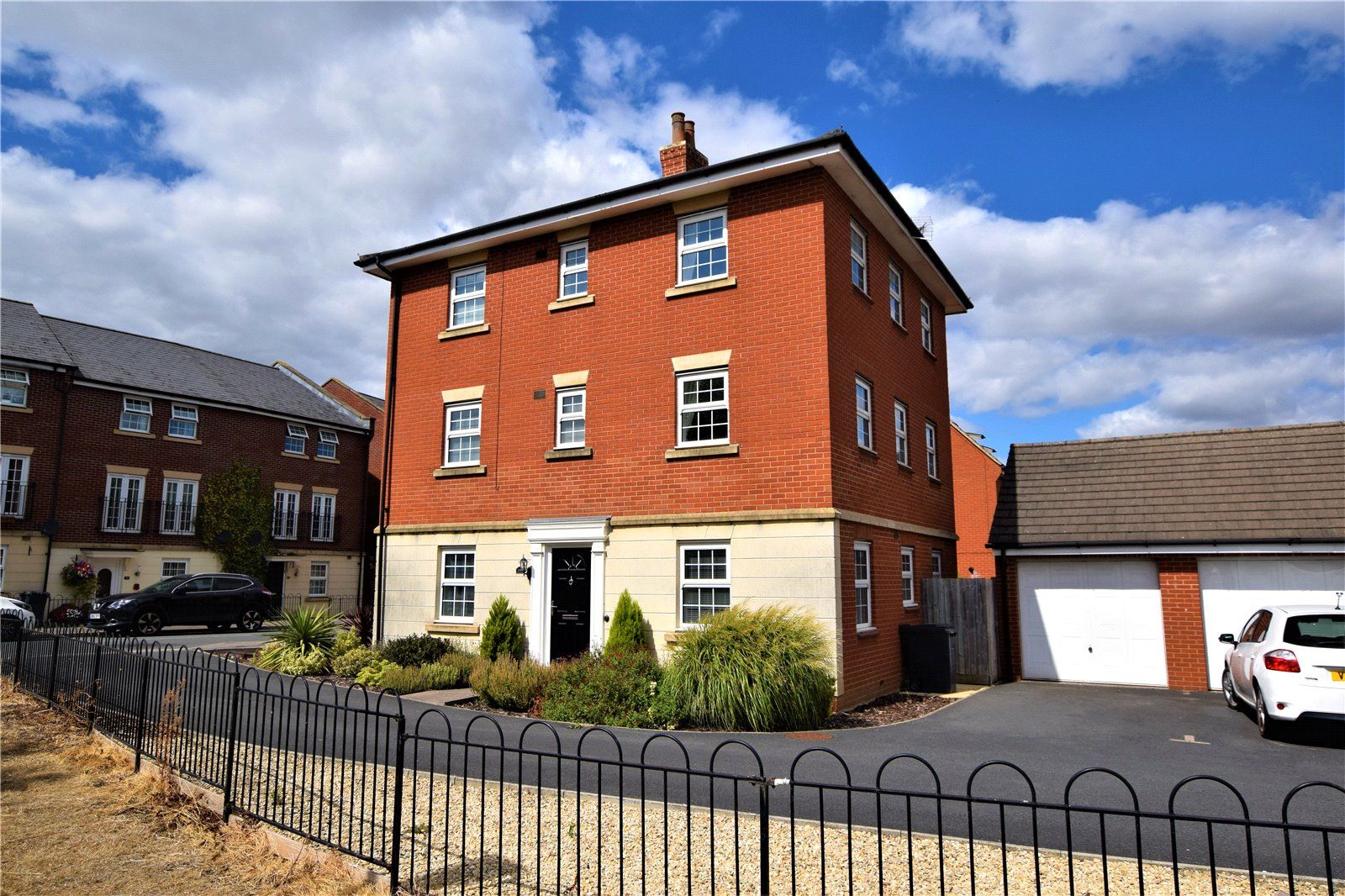 5 bed detached house for sale in Streamside, Tuffley, Gloucester