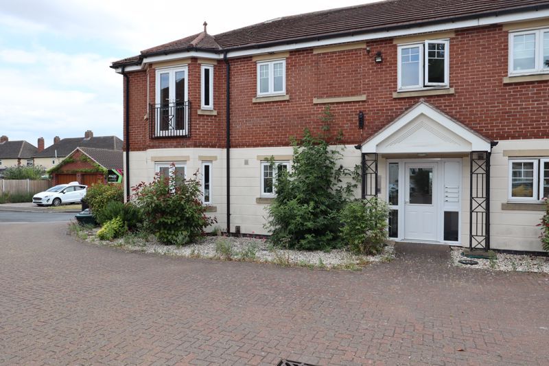 2 bed flat to rent in Western Avenue, Bracebridge Heath, Lincoln LN4