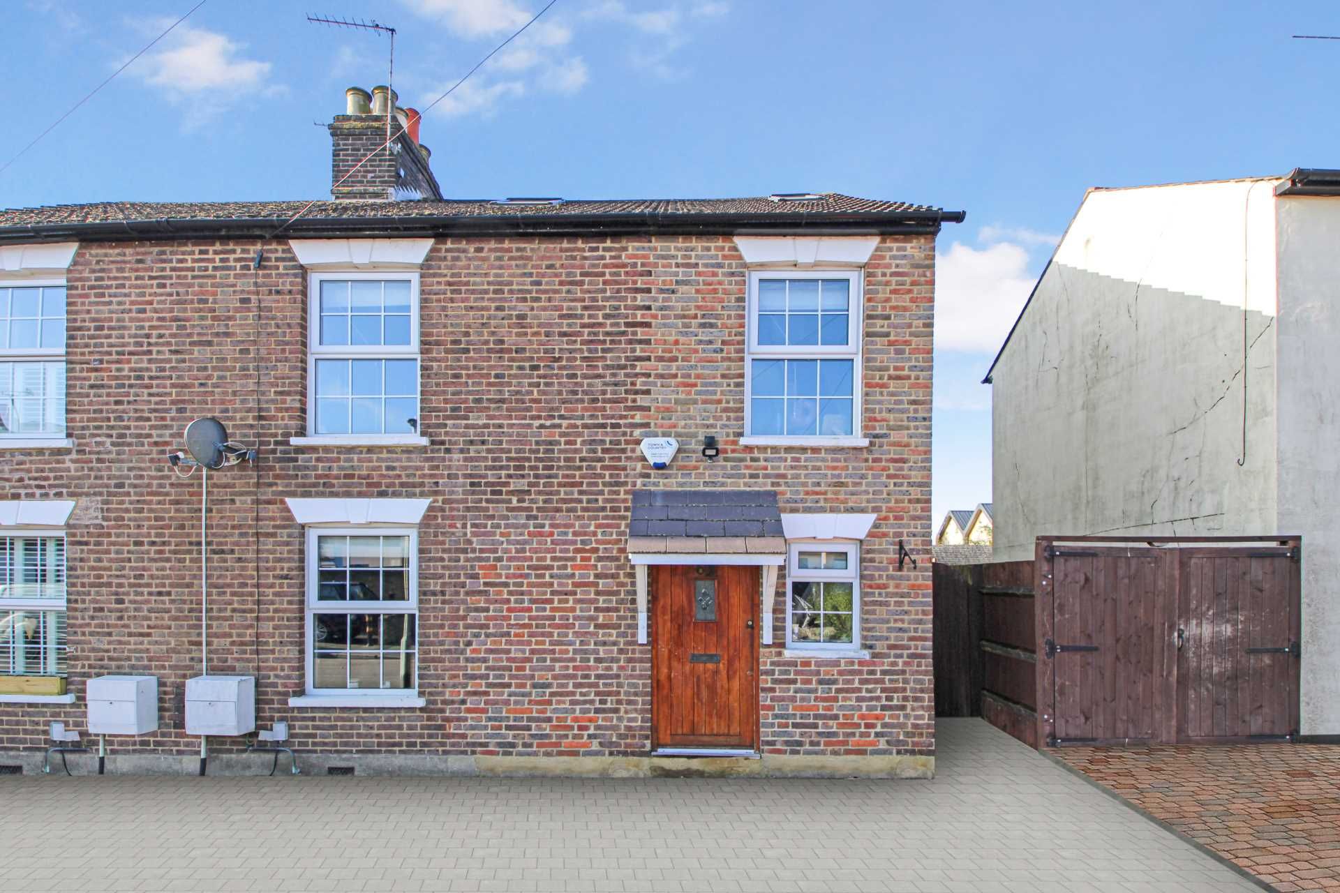 4 bed semidetached house to rent in Adrian Road, Abbots Langley WD5