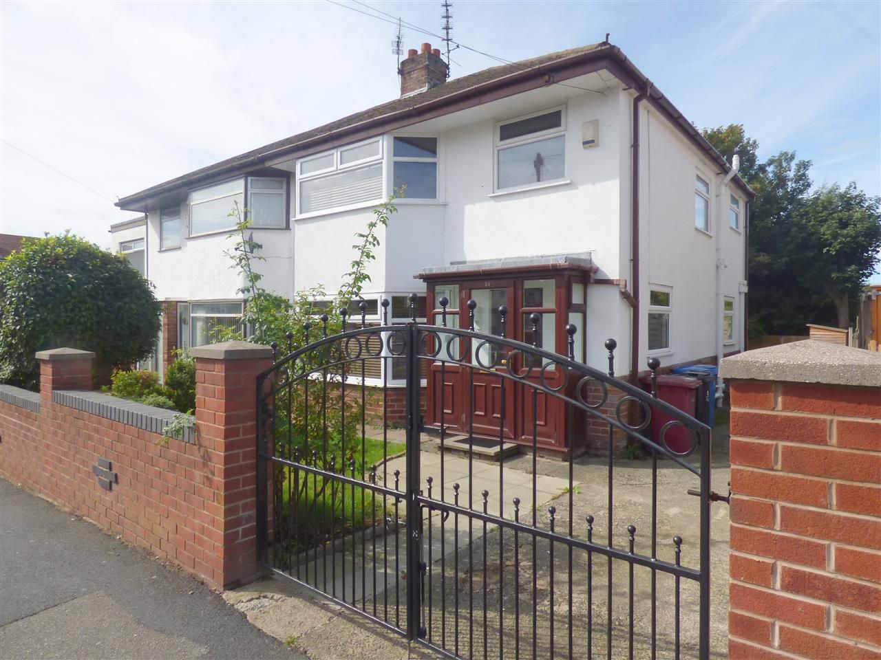3 bed semidetached house to rent in Marina Crescent, Huyton, Liverpool