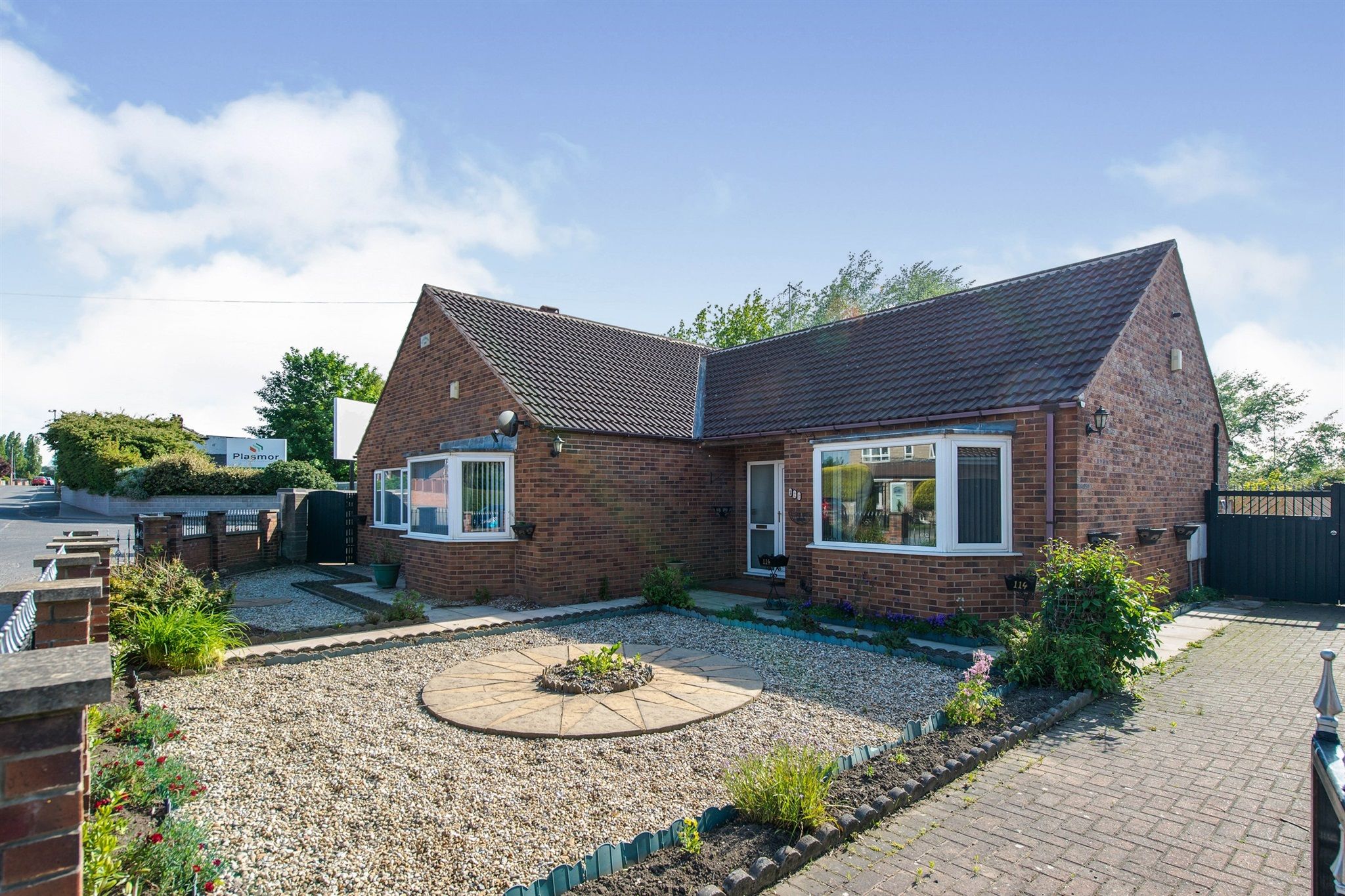 3 bed detached bungalow for sale in Womersley Road, Knottingley WF11
