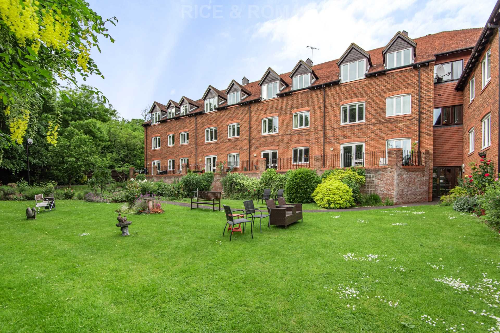 1 bed flat for sale in Belmont Road, Leatherhead KT22 Zoopla
