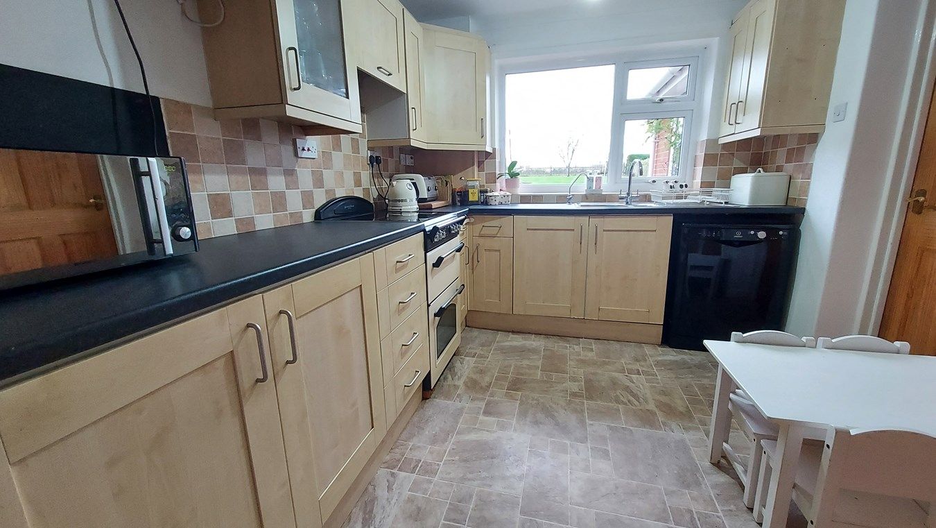 4 bed detached house for sale in Stainfield Road, Hanthorpe