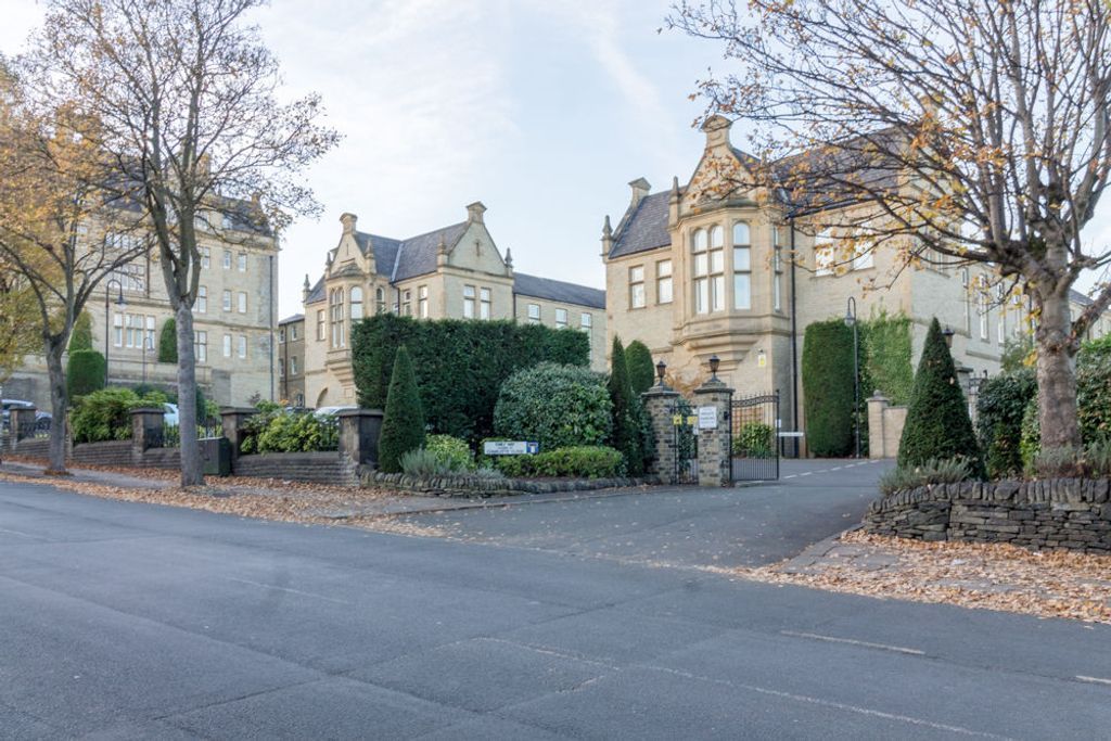 Charlotte Close, Halifax HX1  