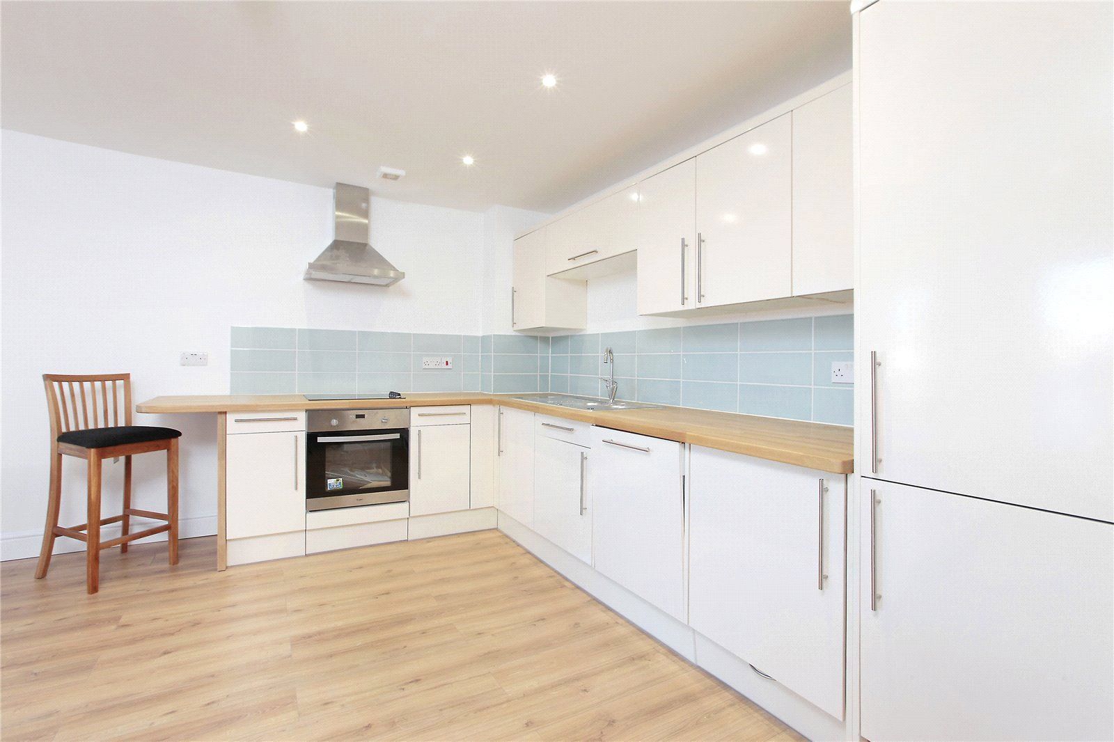 2 bed flat to rent in Wandsworth Road, London SW8 Zoopla