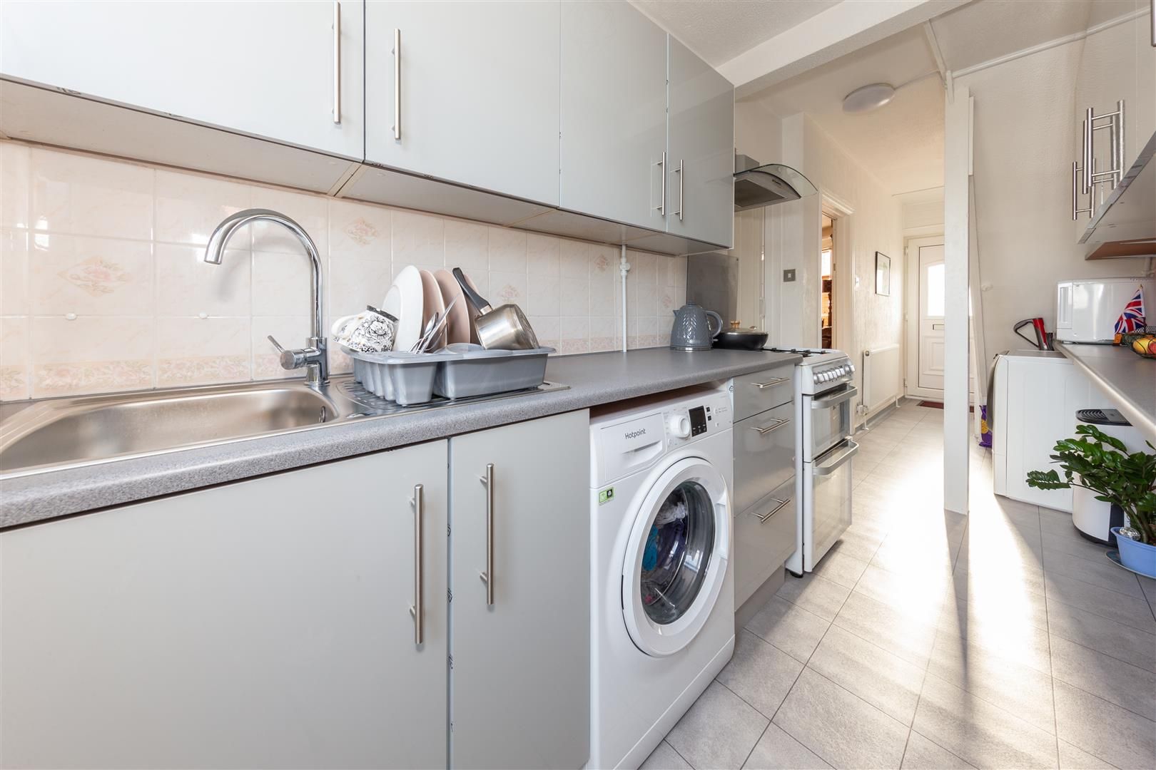 3 bed end terrace house for sale in Poynters Road, Luton, Bedfordshire
