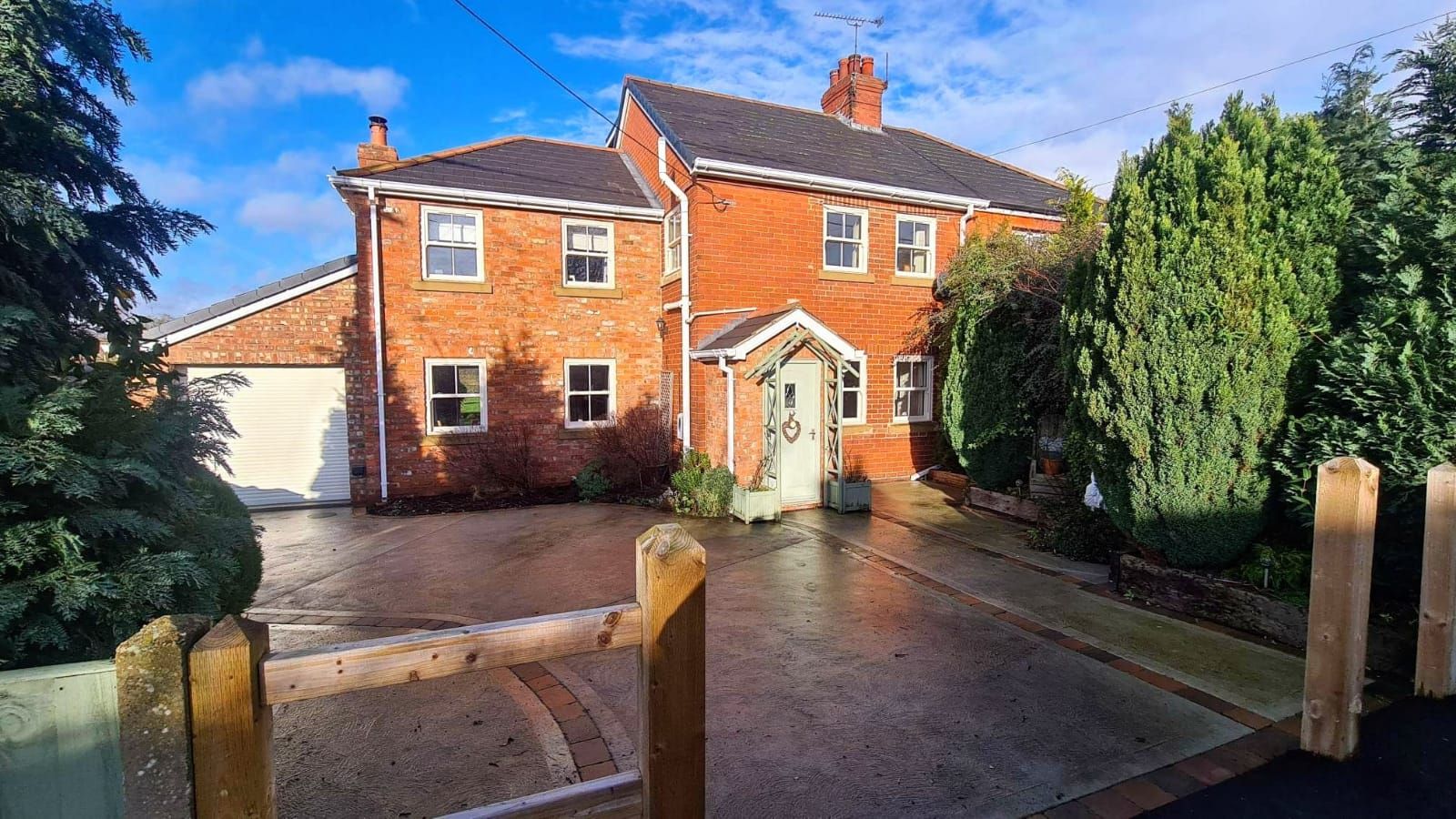 4 bed semidetached house for sale in Chapel Lane, East Butterwick