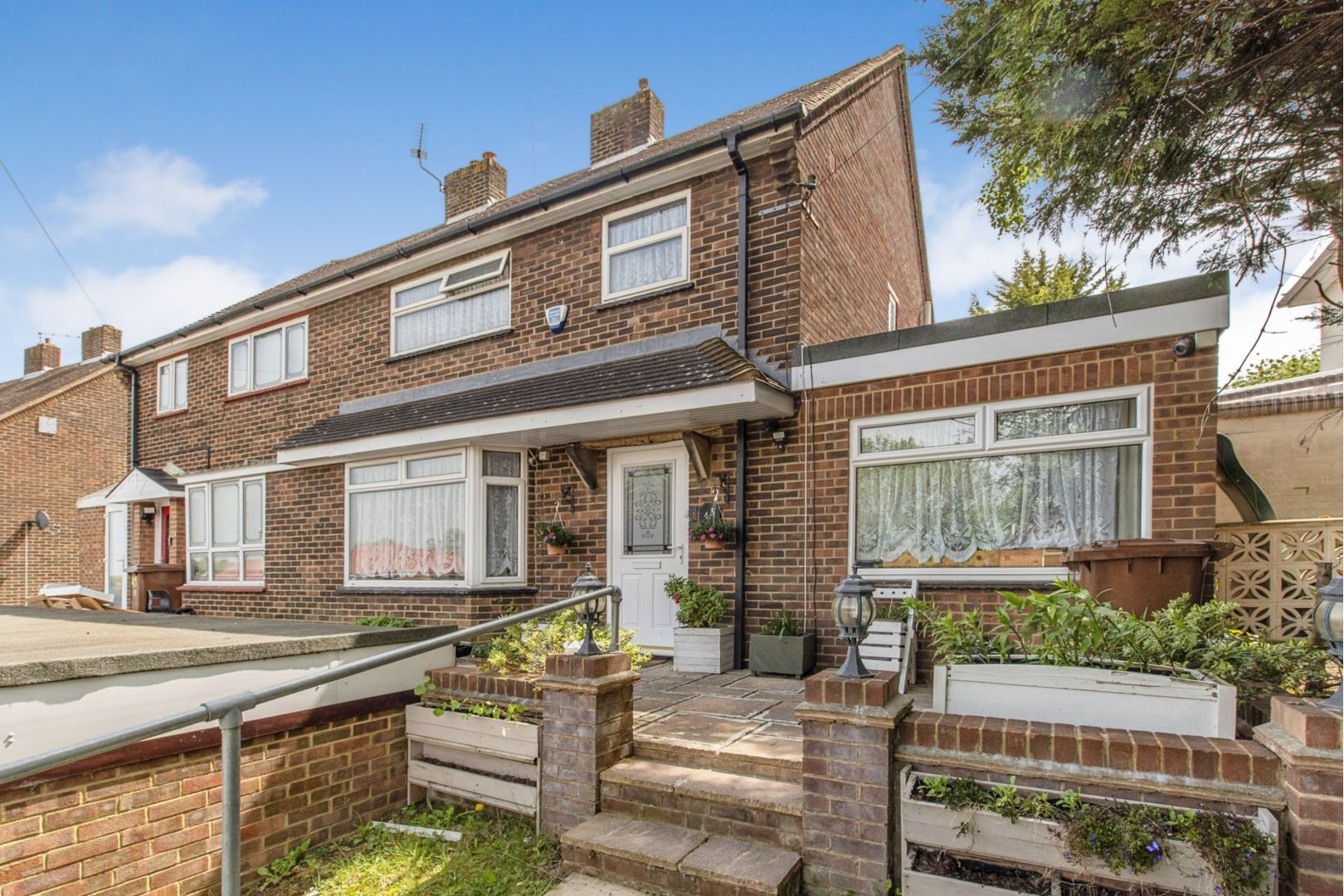 4 bed semidetached house for sale in Alamein Avenue, Chatham ME5 Zoopla