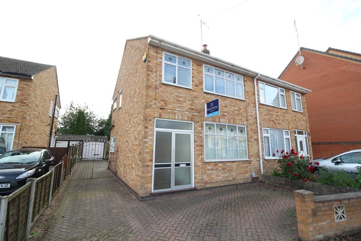 3 bed semidetached house to rent in Heath End Road, Nuneaton