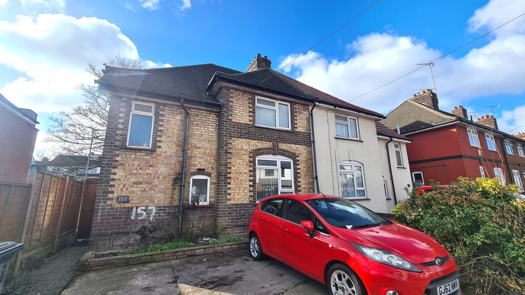3 bed semidetached house for sale in Selbourne Road, Luton