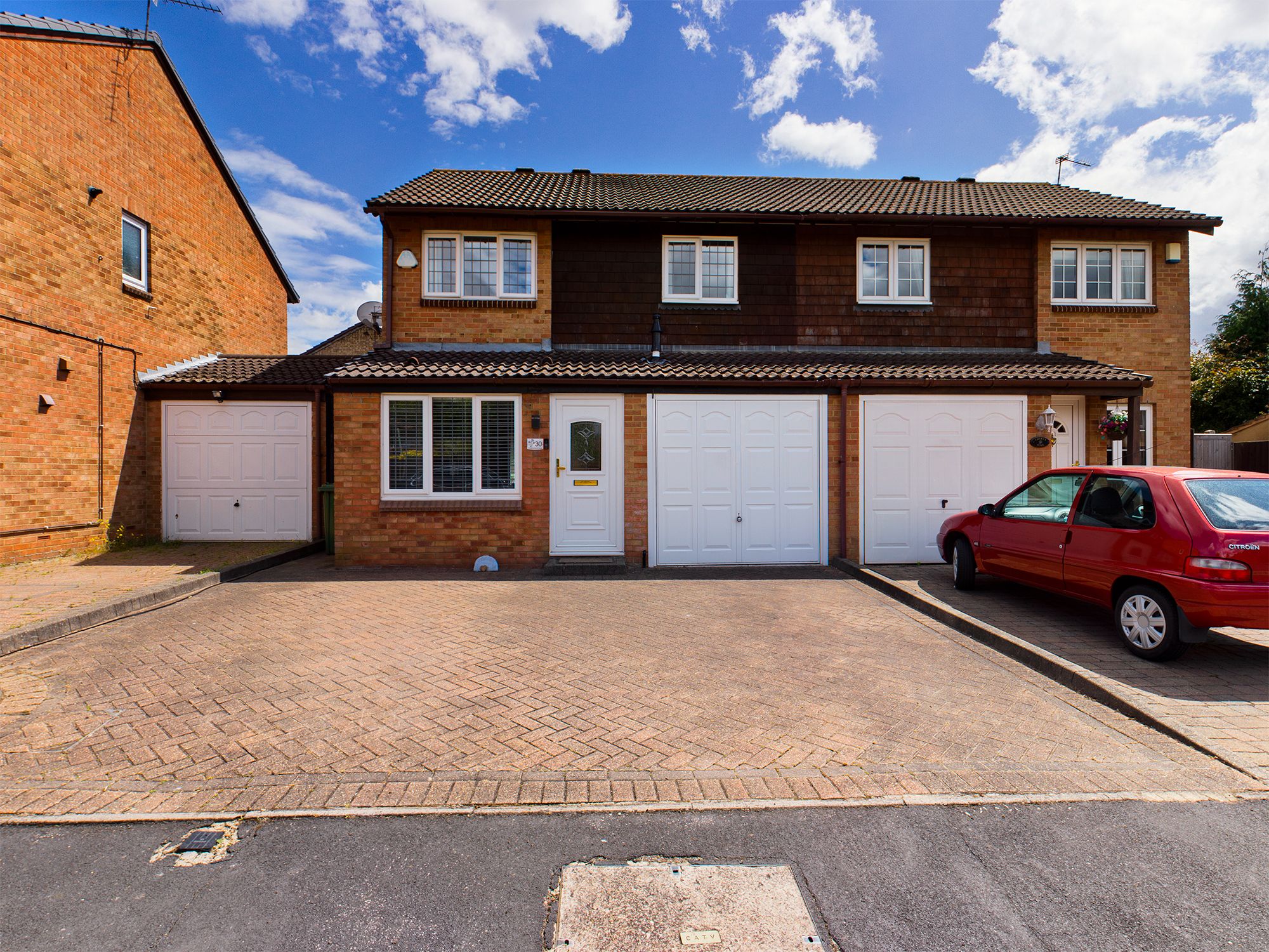 4 bed semidetached house for sale in Camellia Close, Harold Wood