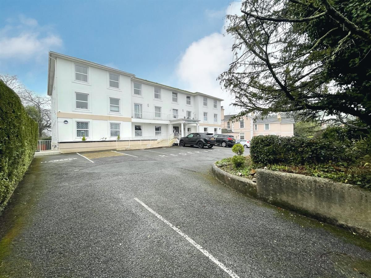 Flat, Glenside Court, Higher Erith Road, Torquay TQ1