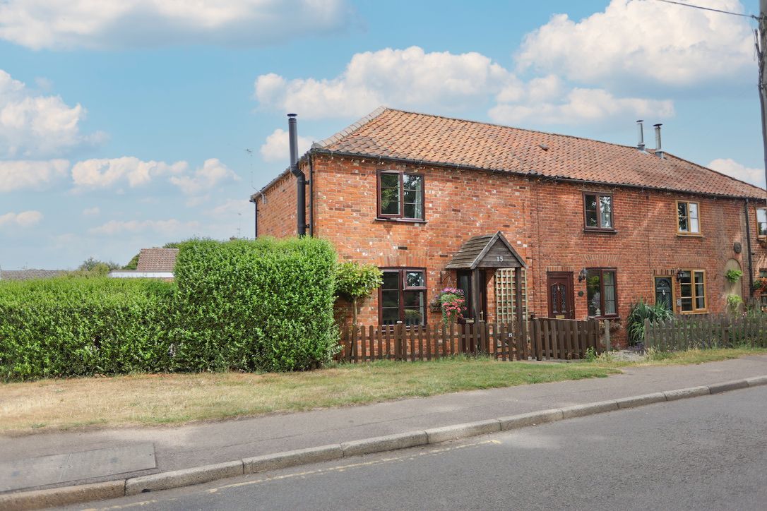 2 bed cottage for sale in Norwich Road, Lingwood, Norwich NR13 Zoopla