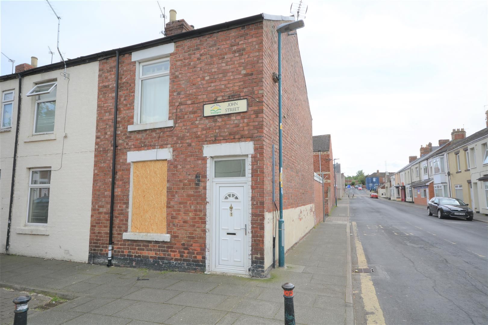 2 bed end terrace house for sale in John Street, Eldon Lane,