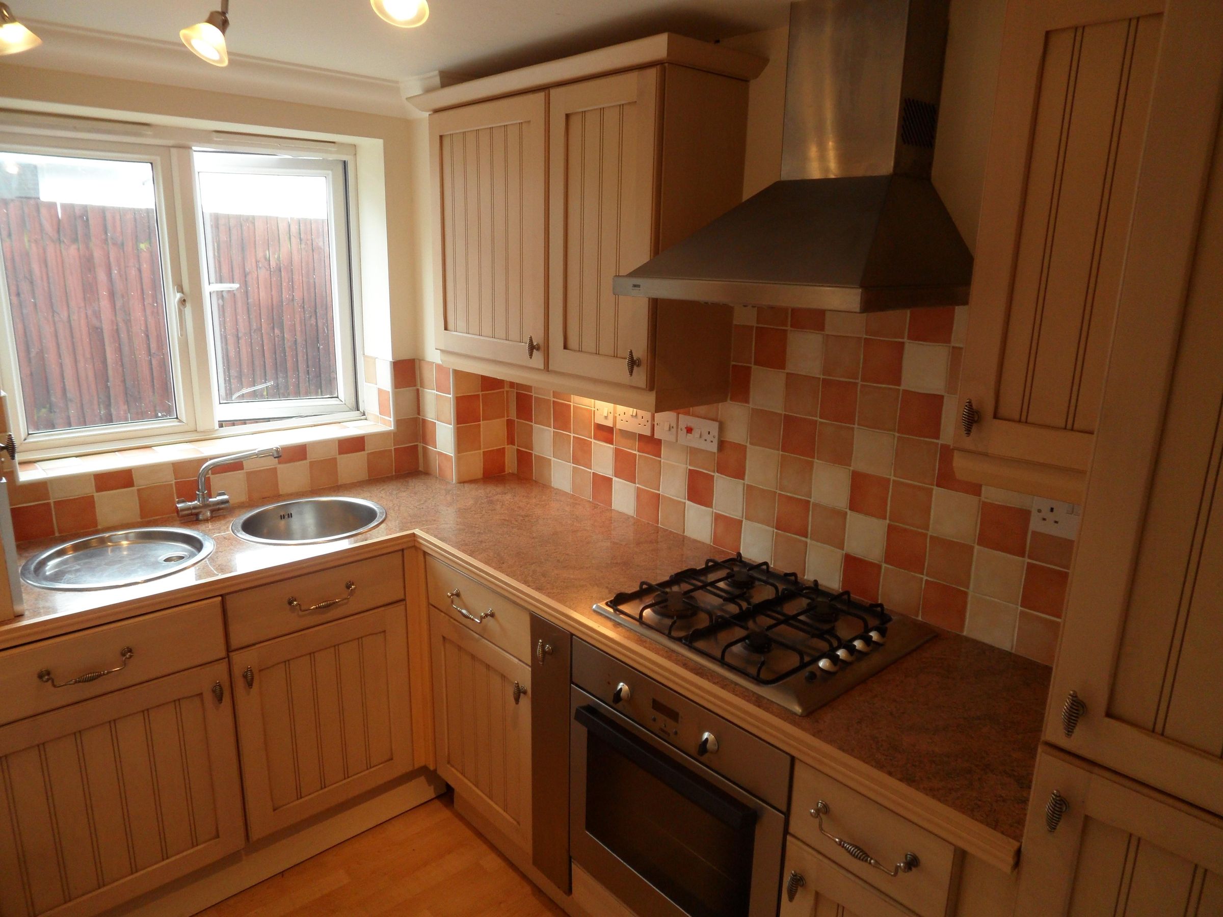 2 bed flat to rent in Wimborne Road East, Ferndown BH22 Zoopla
