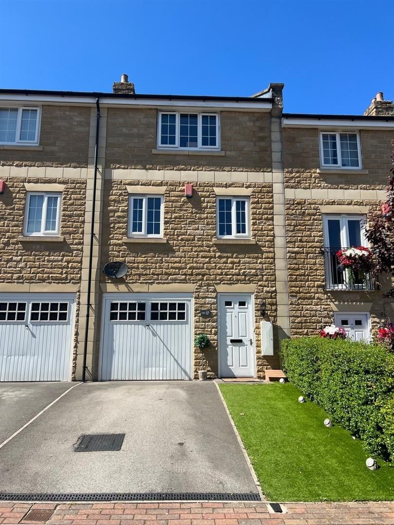 3 bed town house for sale in Annie Smith Way, Birkby, Huddersfield HD2 Zoopla