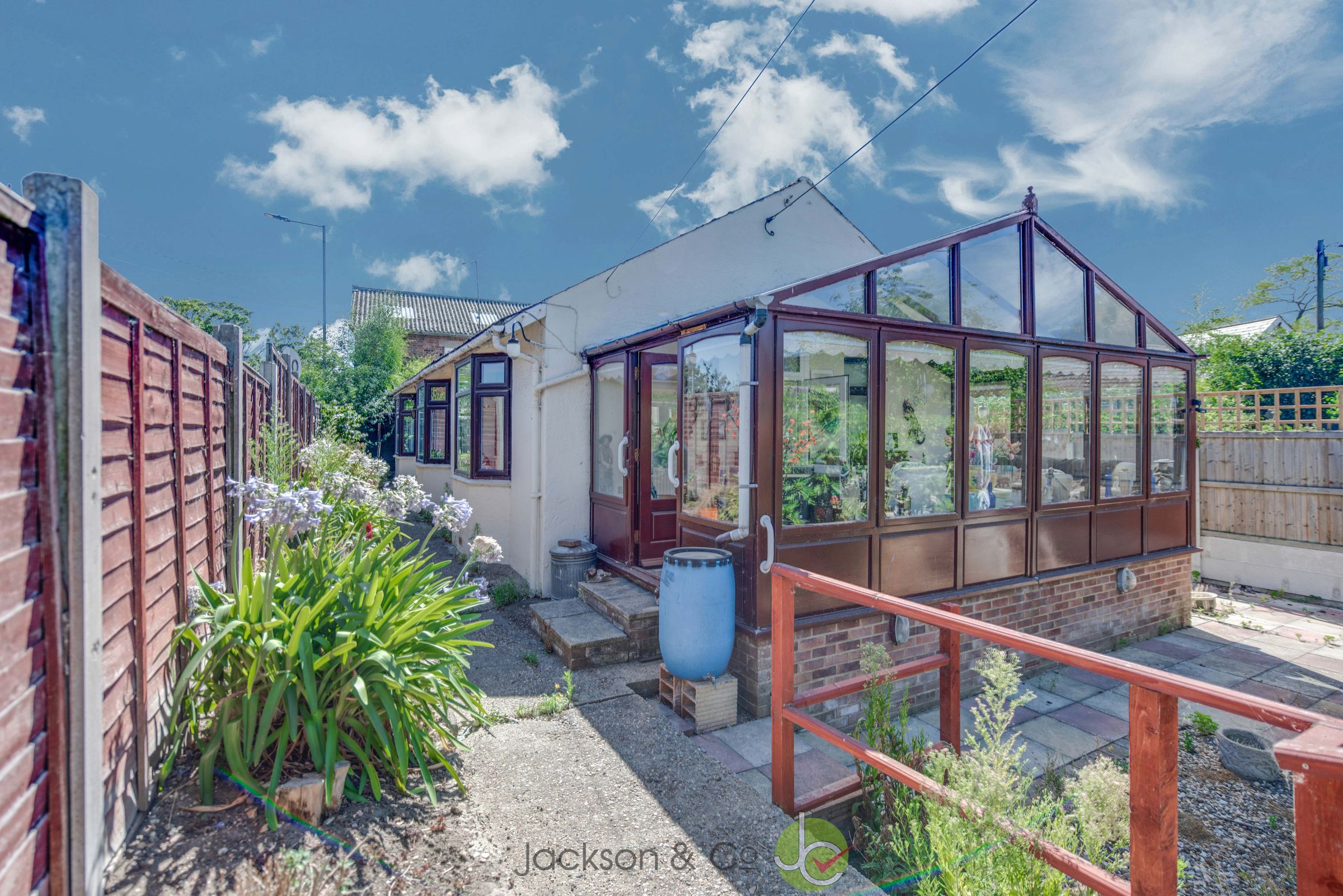 3 bed semidetached bungalow for sale in Bromley Road, Frating