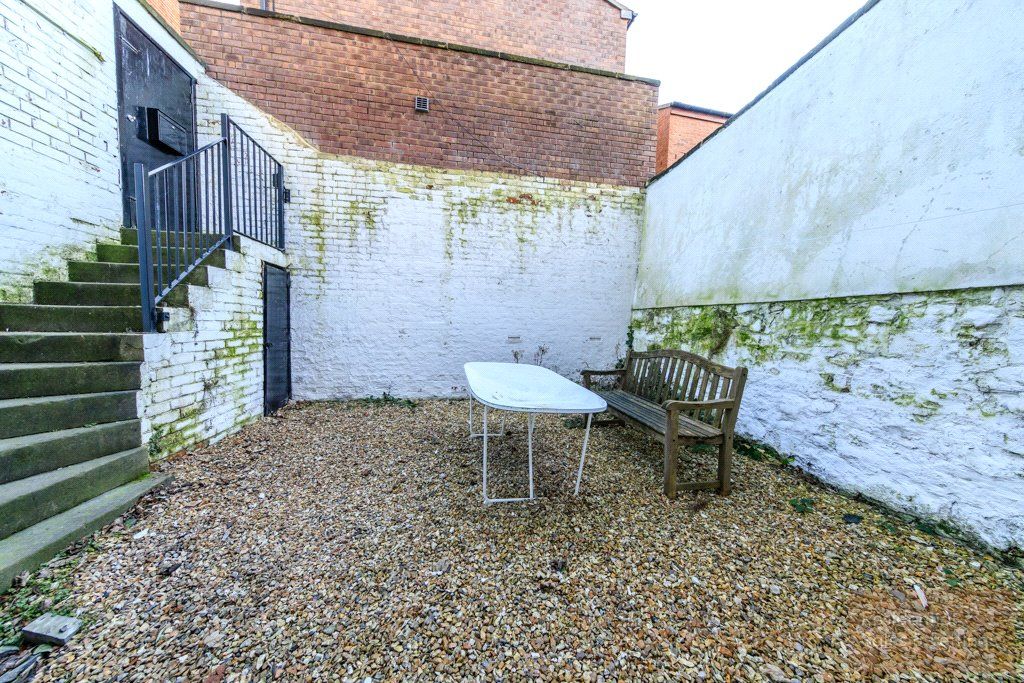 2 bed flat to rent in High Swinburne Place, Summerhill Square