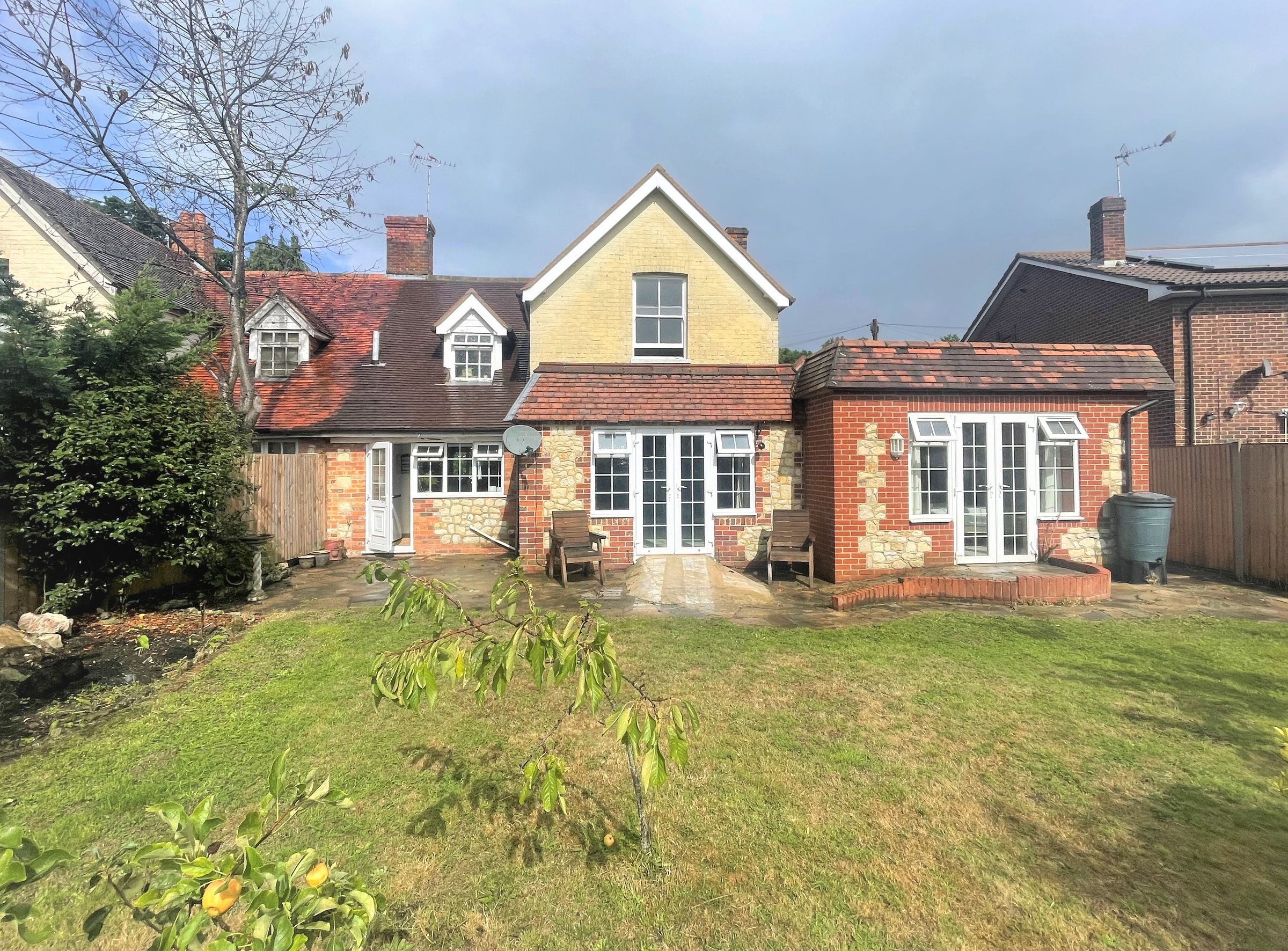 4 bed semidetached house for sale in Chalet Hill, Bordon GU35 Zoopla