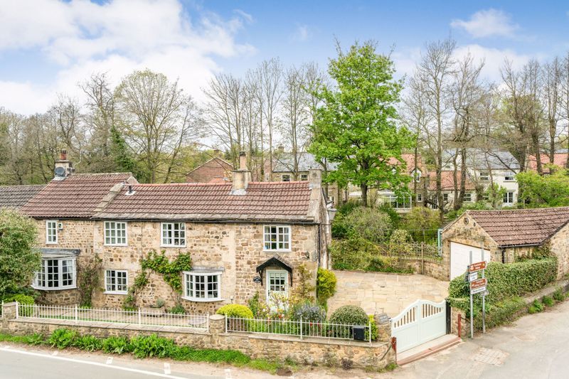 3 bed country house for sale in High Mill Cottage, Markington