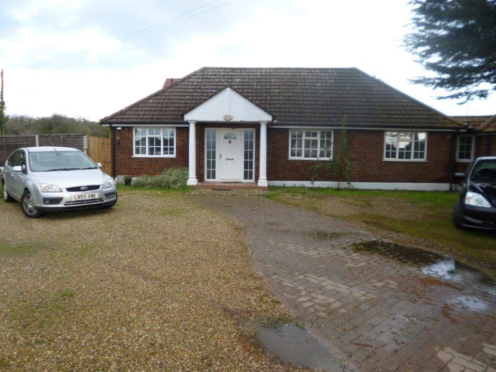 4 bed detached bungalow to rent in Old House Lane, Roydon CM19 Zoopla
