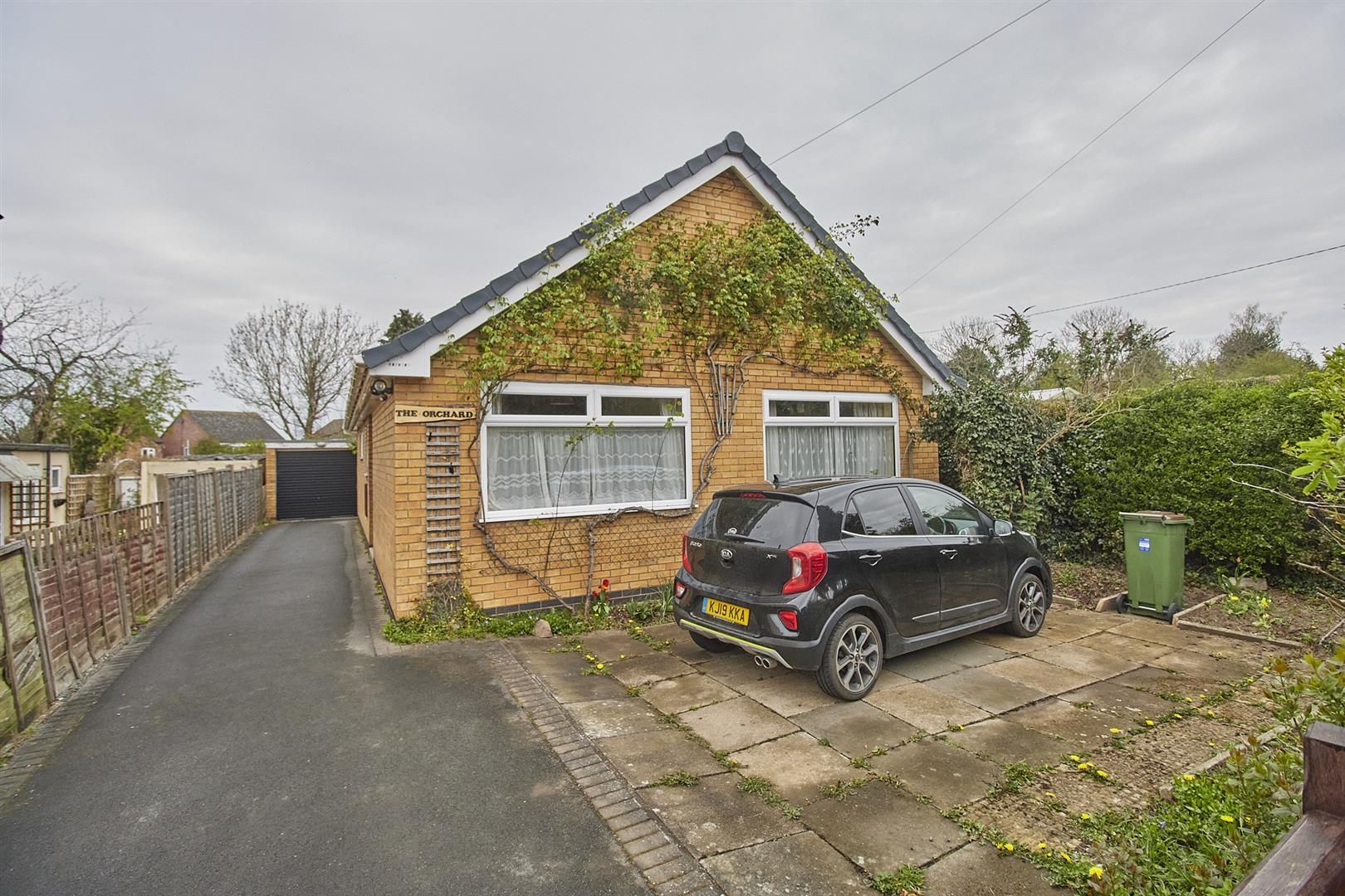 3 bed detached bungalow for sale in Spring Gardens, Sapcote, Leicester