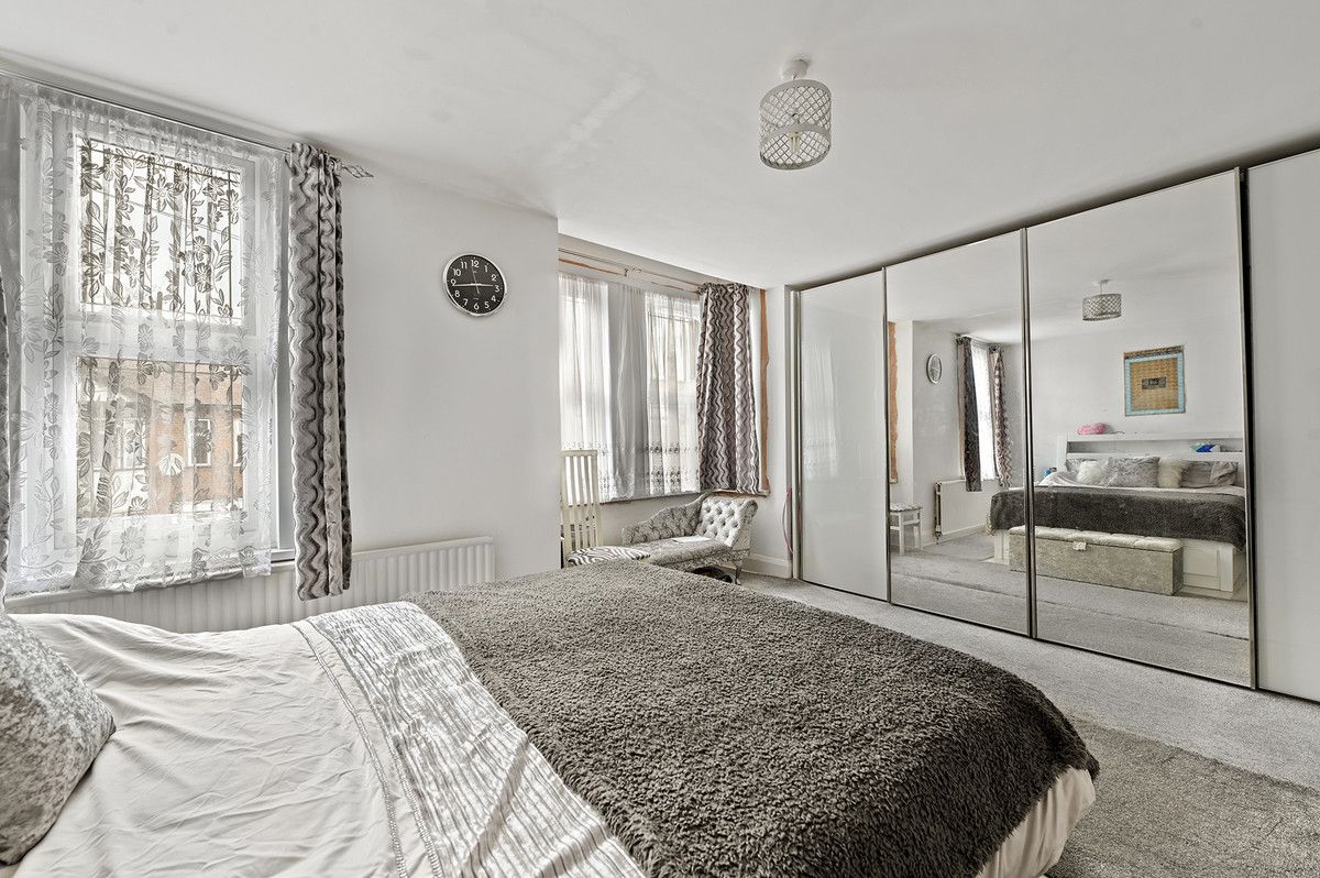 8 bed terraced house for sale in Hampton Road, Ilford IG1 Zoopla