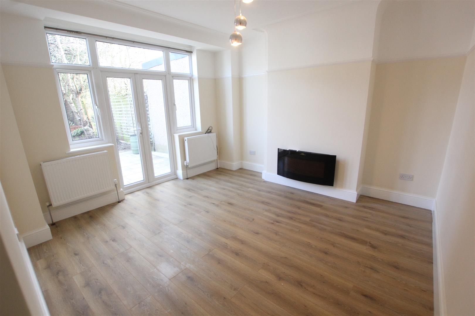 4 bed flat to rent in Windermere Gardens, Ilford IG4 Zoopla