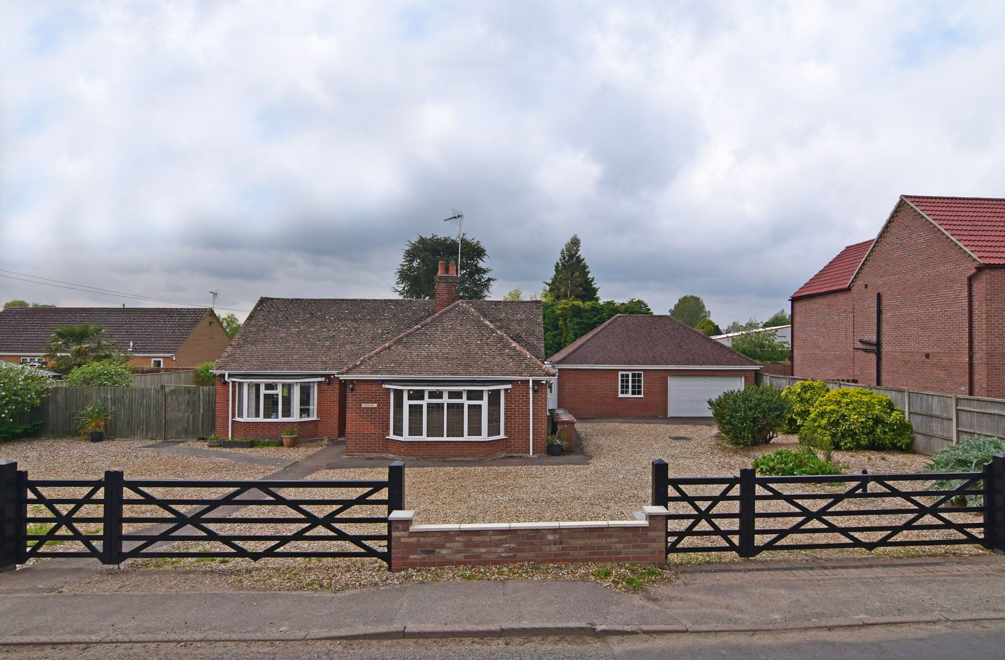 4 bed detached bungalow for sale in Mill Road, Walpole Highway, Wisbech