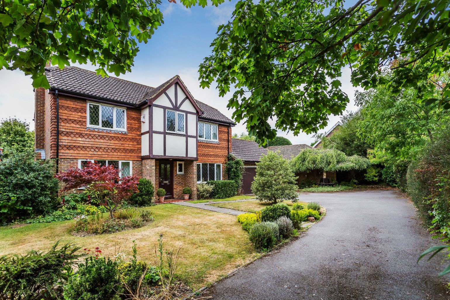 4 bed detached house for sale in Lincolns Mead, Lingfield, Surrey RH7