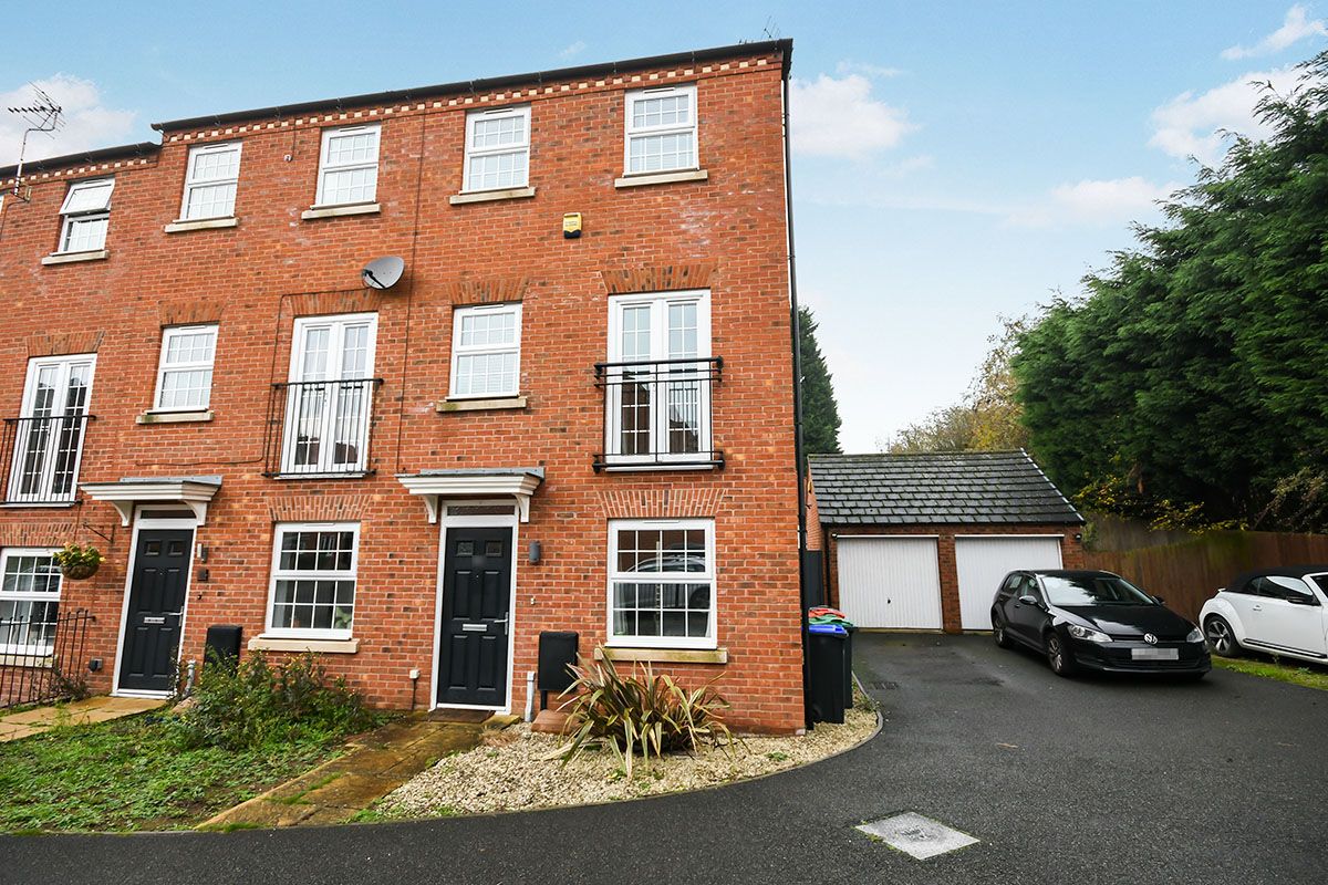 4 bed semidetached house for sale in Pippin Close, Selston, Nottingham