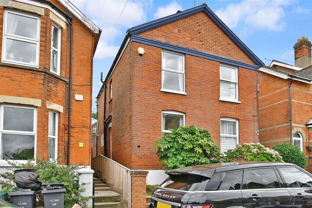 2 bed semidetached house for sale in Fellows Road, Cowes, Isle Of