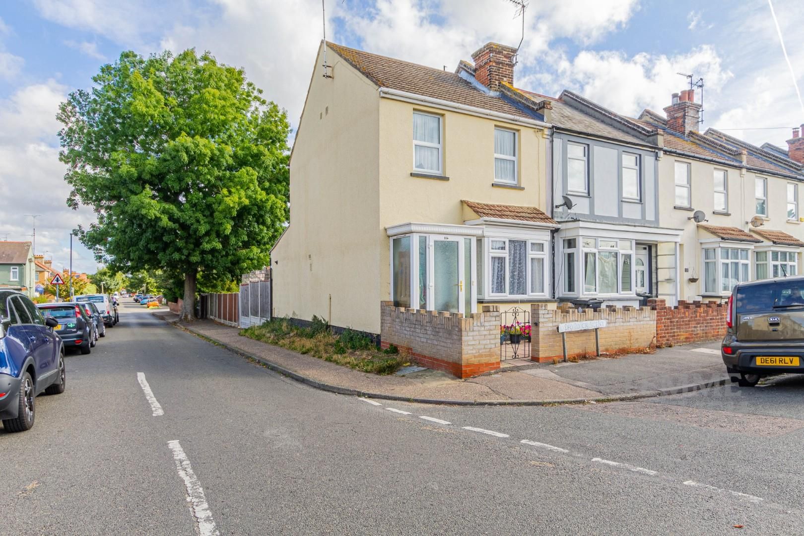 2 bed end terrace house for sale in Oxford Crescent, ClactonOnSea