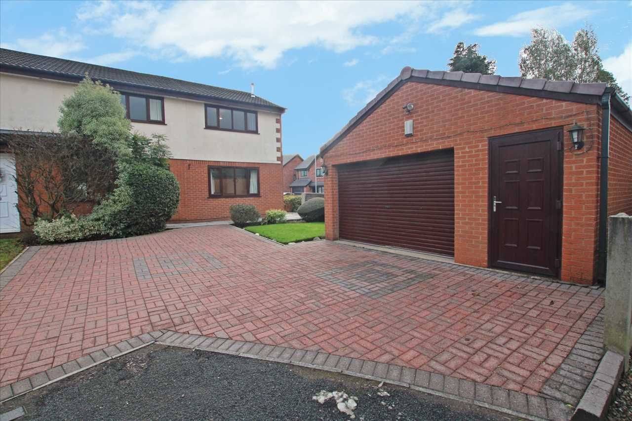 4 bed semidetached house for sale in Collingwood Way, Westhoughton