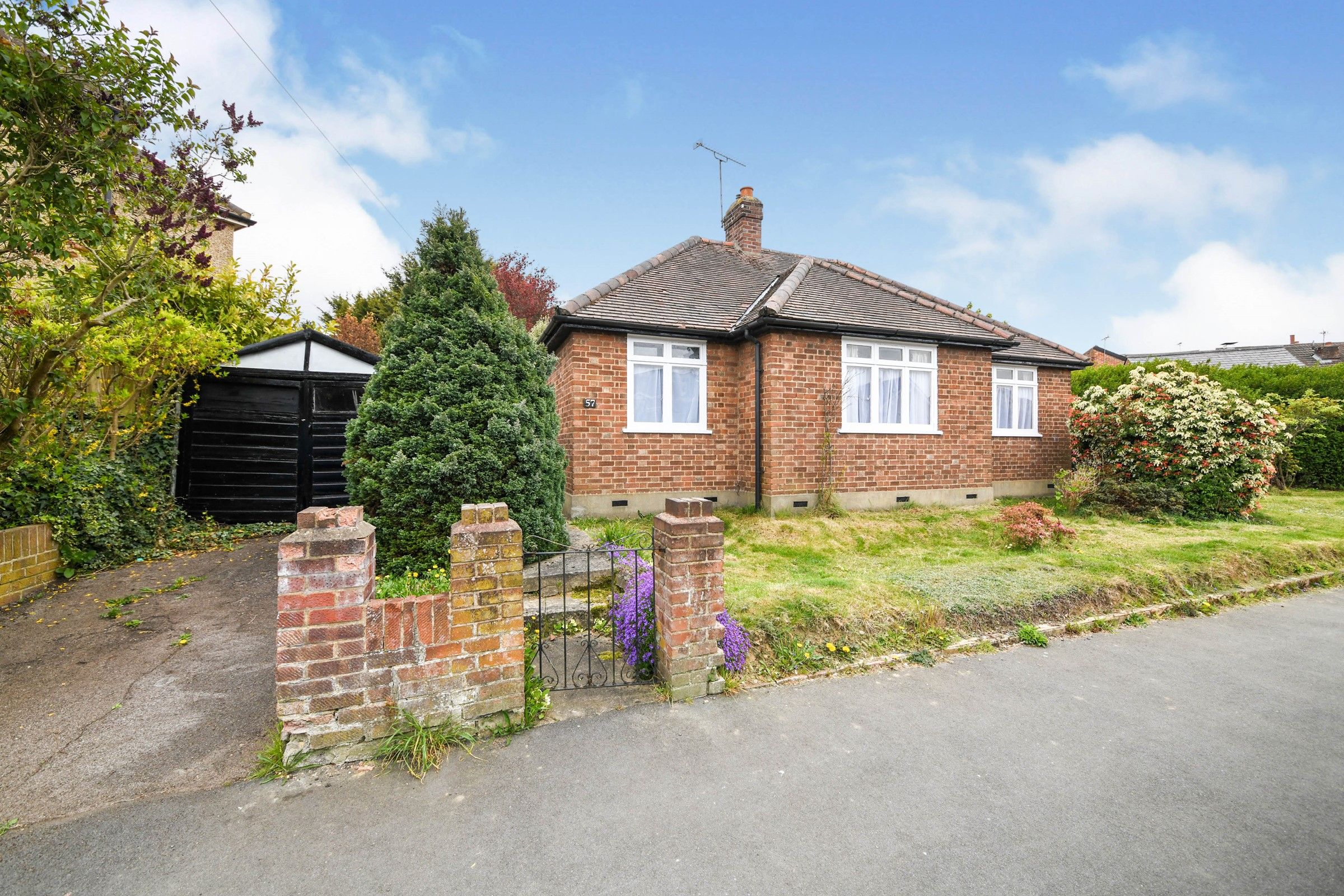 2 bed bungalow for sale in Robin Hood Road, Brentwood, Essex CM15 Zoopla