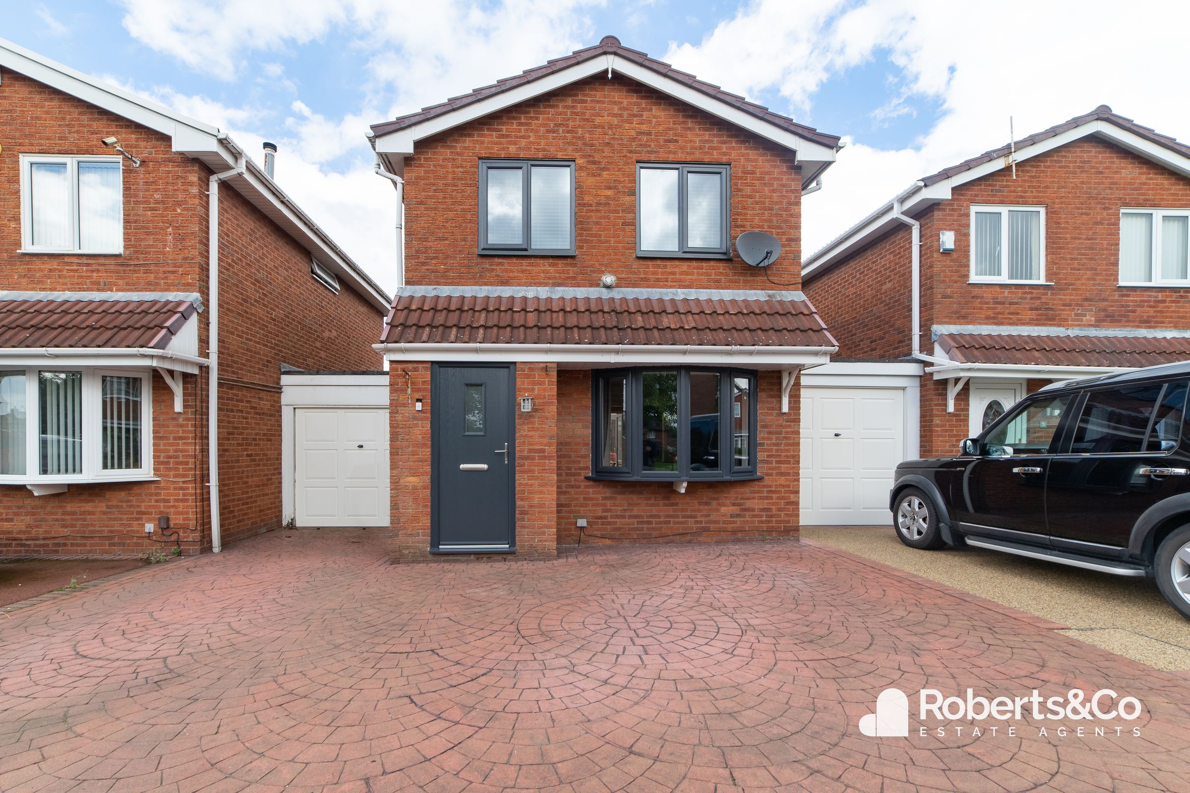 3 bed linkdetached house for sale in Blenheim Close, Lostock Hall