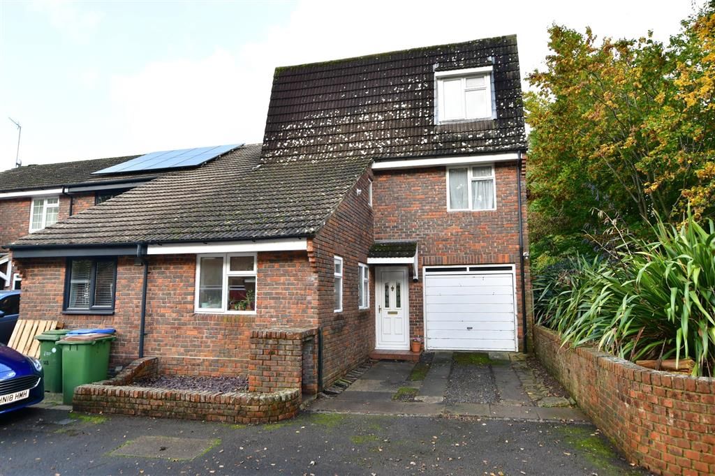 4 bed end terrace house for sale in Cook Road, Horsham, West Sussex