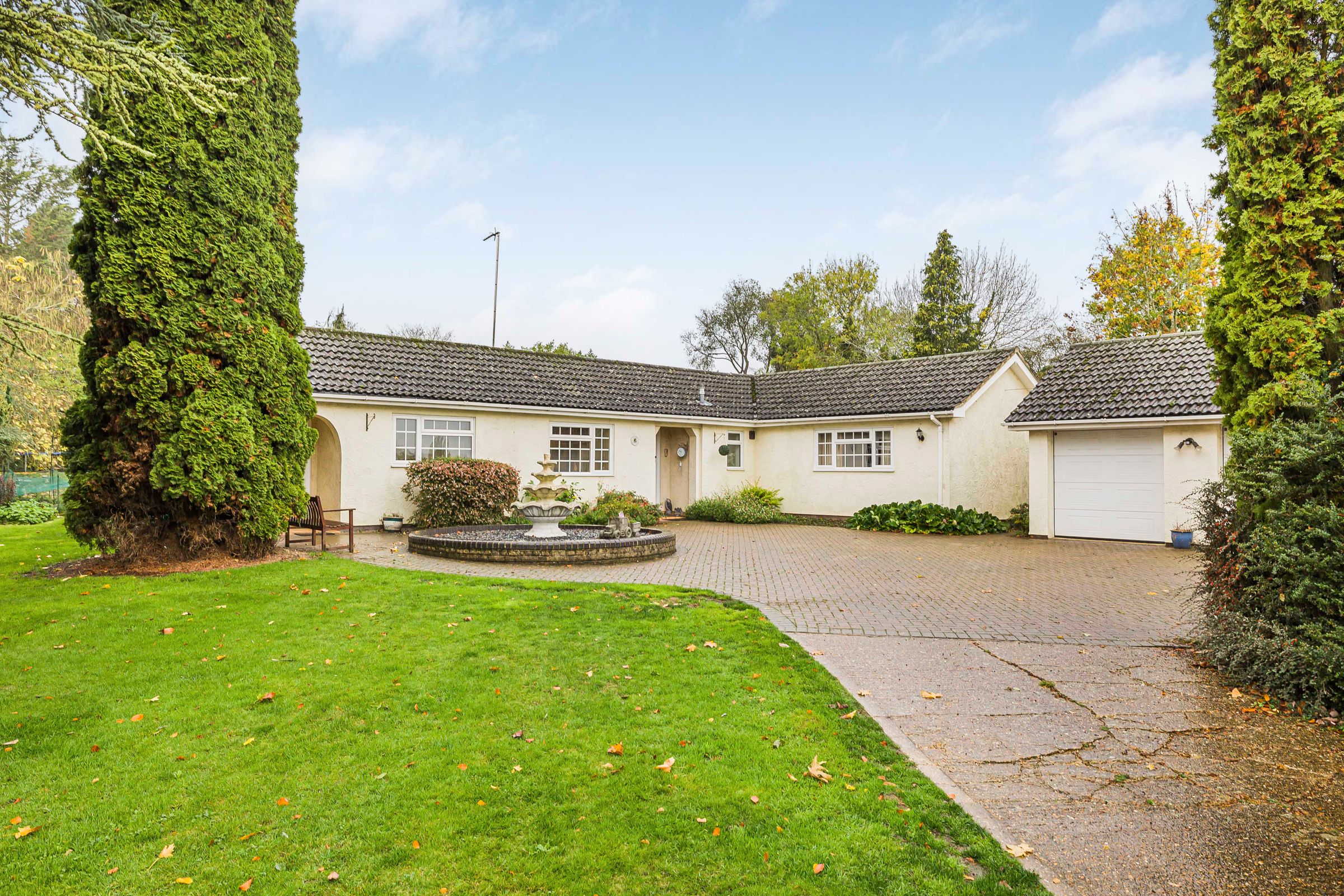 4 bed detached bungalow for sale in The Grip, Linton, Cambridge CB21