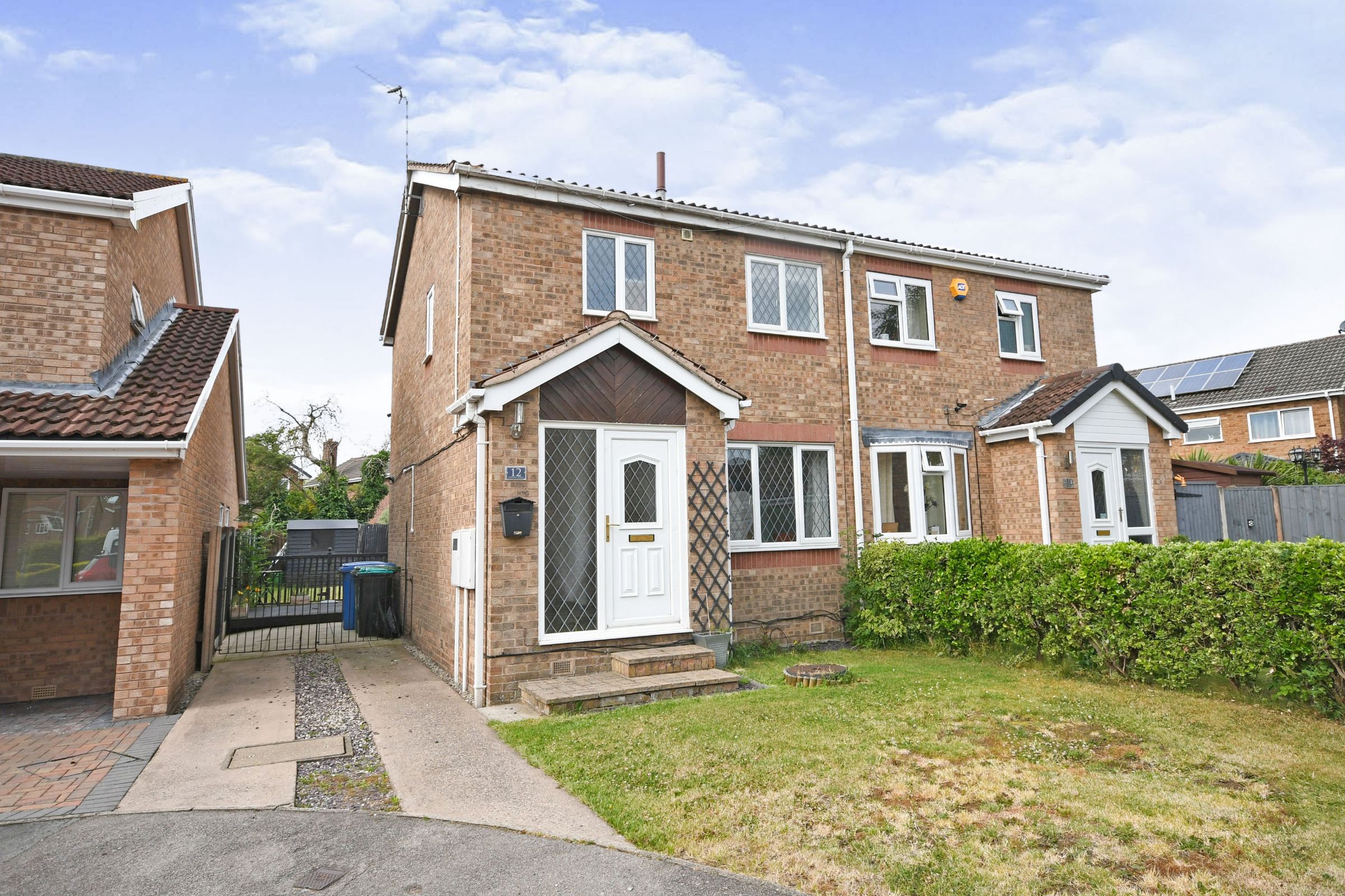 3 bed semidetached house for sale in Kingsley Court, Mansfield