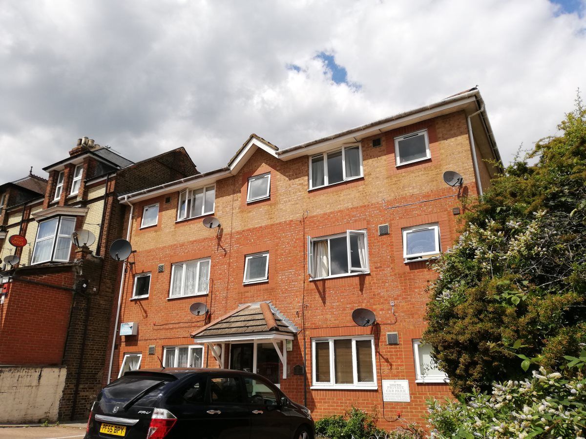 1 bed flat to rent in Station Approach West, Earlswood, Redhill RH1