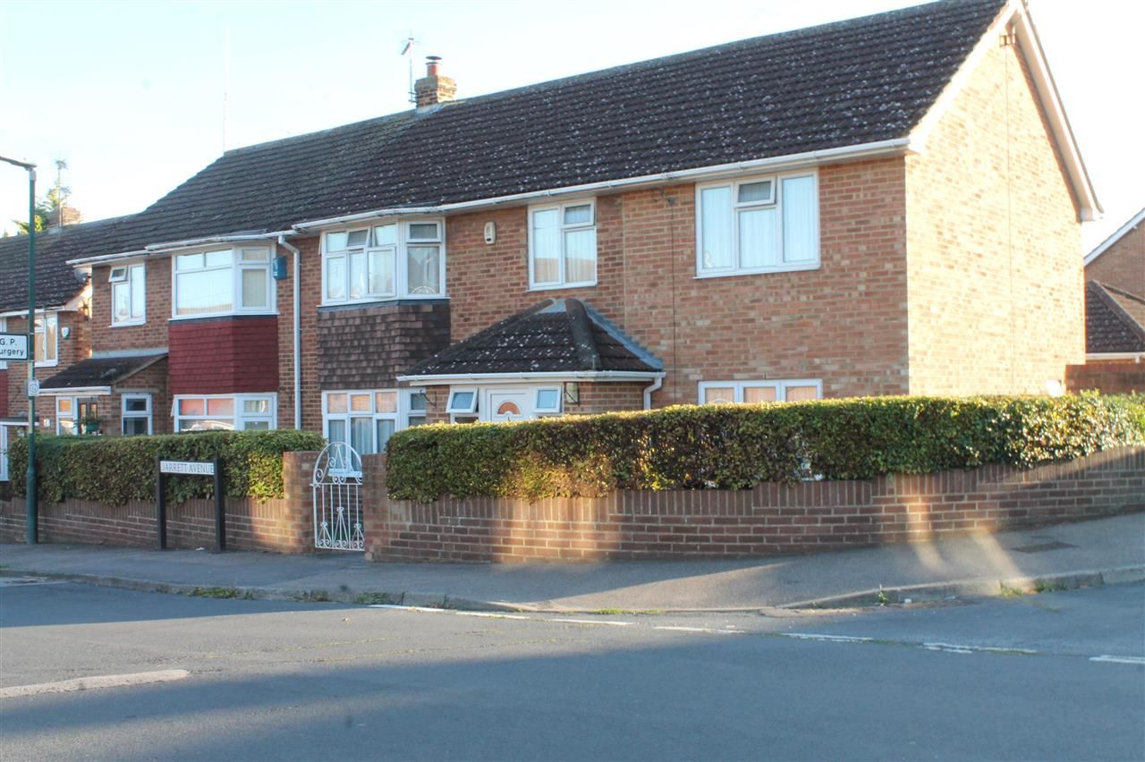 5 bed semidetached house to rent in Jarrett Ave, Wainscott, Stood ME2
