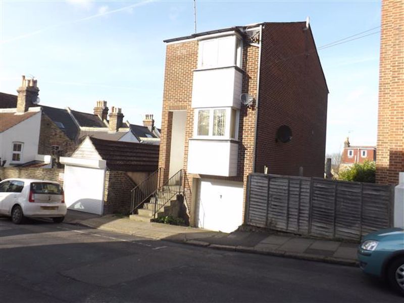 1 bed flat to rent in Cecil Road, Rochester ME1 Zoopla