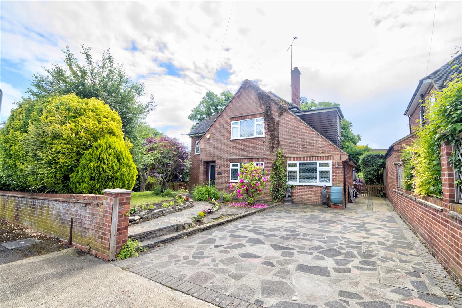 4 bed detached house for sale in Vicarage Close, Ruislip HA4 Zoopla