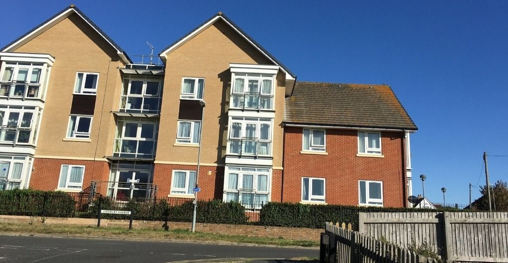 Roundhay Avenue, Peacehaven, East Sussex BN10  