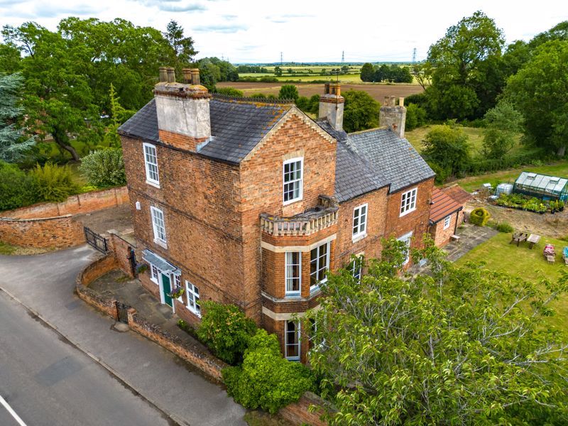 6 bed detached house for sale in Low Street, Beckingham, Doncaster DN10